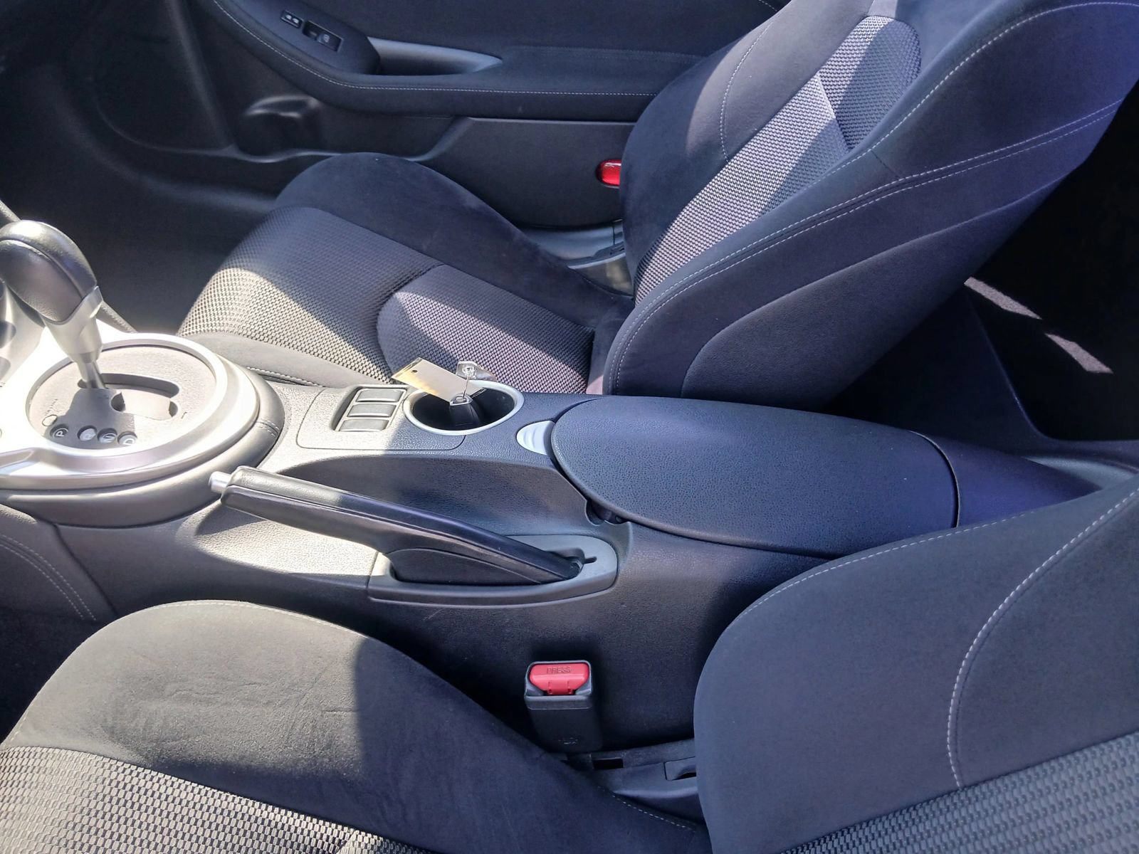 Used 2017 Nissan 370Z Coupe RWD image 8