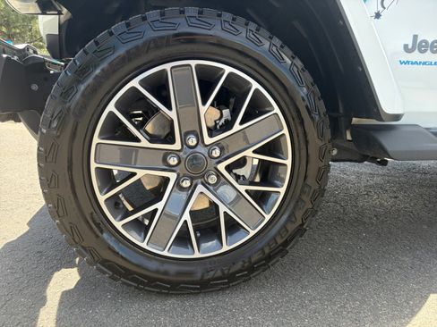Used 2024 Jeep Wrangler High Altitude AWD/4WD image 11