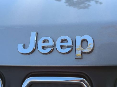 Used 2022 Jeep Compass Latitude image 12