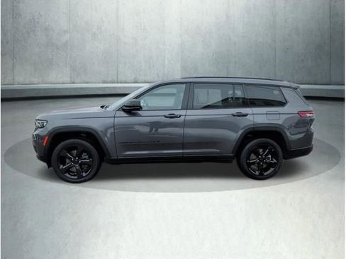 Used 2023 Jeep Grand Cherokee L Laredo image 2
