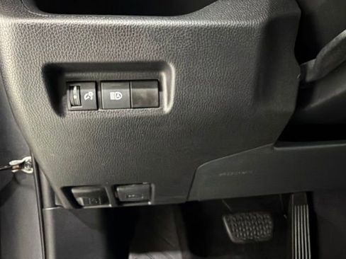 Used 2021 Toyota RAV4 XLE AWD/4WD image 11