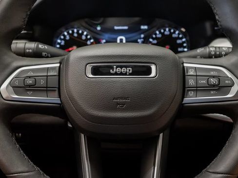 Used 2025 Jeep Compass Limited AWD/4WD image 12