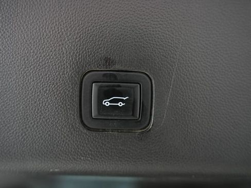 Used 2018 Chevrolet Traverse LT AWD/4WD image 12