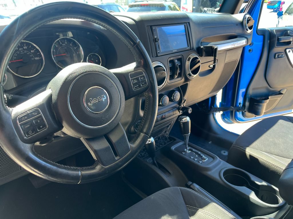 Used 2016 Jeep Wrangler Unlimited Sahara w/ Max Tow Package AWD/4WD image 7