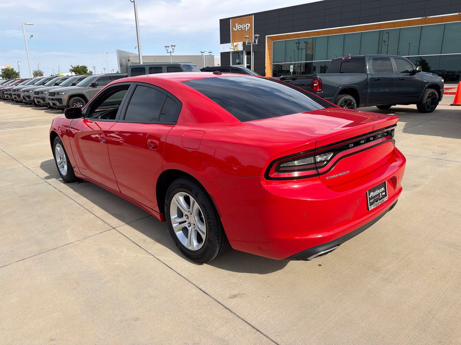 Used 2022 Dodge Charger SXT RWD image 3