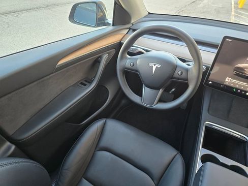 Used 2024 Tesla Model Y 2WD image 22