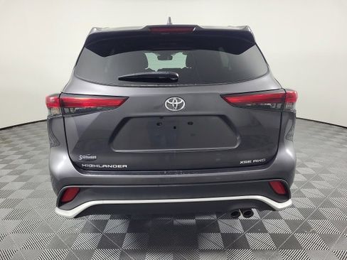 Used 2022 Toyota Highlander XSE image 8