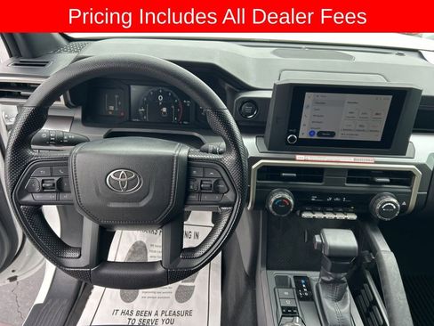 Used 2025 Toyota Tacoma SR5 AWD/4WD image 5