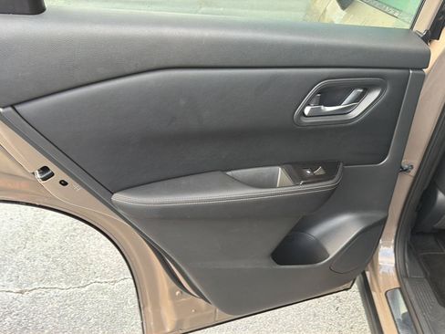 Used 2024 Nissan Rogue SV FWD image 17
