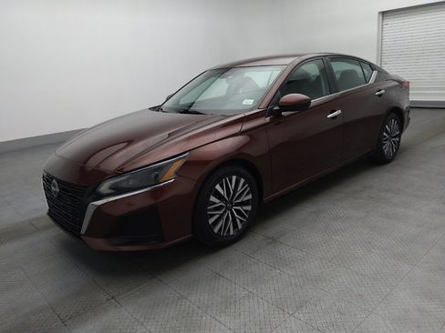 Used 2023 Nissan Altima 2.5 SV image 2