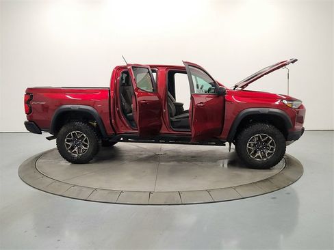 Used 2025 Chevrolet Colorado ZR2 image 16