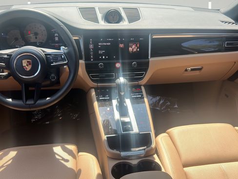Certified 2026 Porsche Macan AWD/4WD image 16