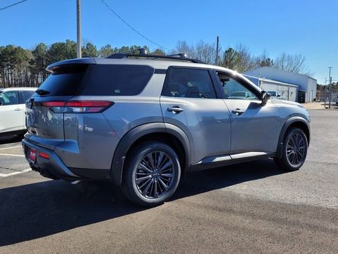 New 2026 Nissan Pathfinder SL image 3