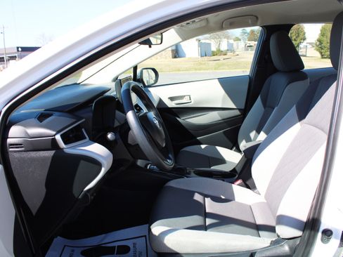 Used 2025 Toyota Corolla LE image 24