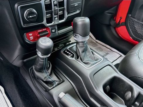 Used 2023 Jeep Wrangler Unlimited Rubicon 4xe w/ Cold Weather Group AWD/4WD image 15
