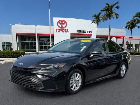 Used 2025 Toyota Camry LE FWD image 3