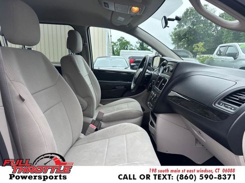 Used 2012 Dodge Grand Caravan SXT image 12