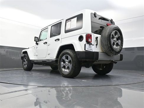 Used 2017 Jeep Wrangler Unlimited Sahara w/ Connectivity Group image 21