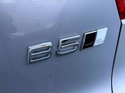 Certified 2023 Volvo XC40 B5 Ultimate w/ Protection Package Premier image 24