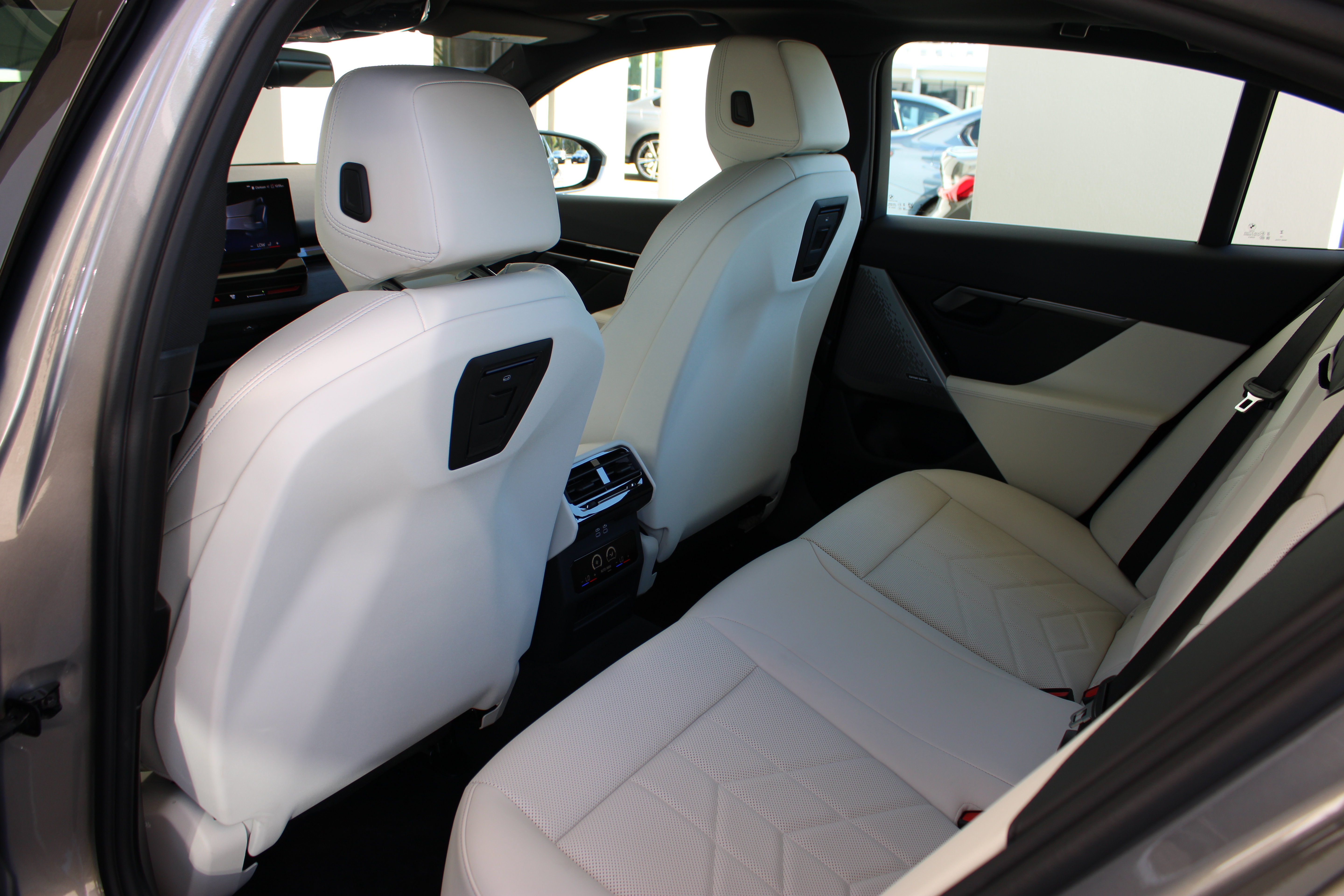 Used 2026 BMW 530i w/ Premium Package RWD image 24