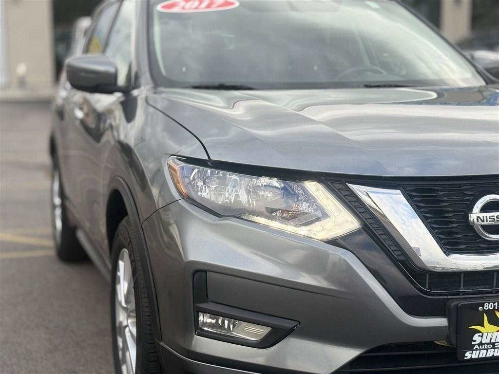 Used 2017 Nissan Rogue SV AWD/4WD image 11