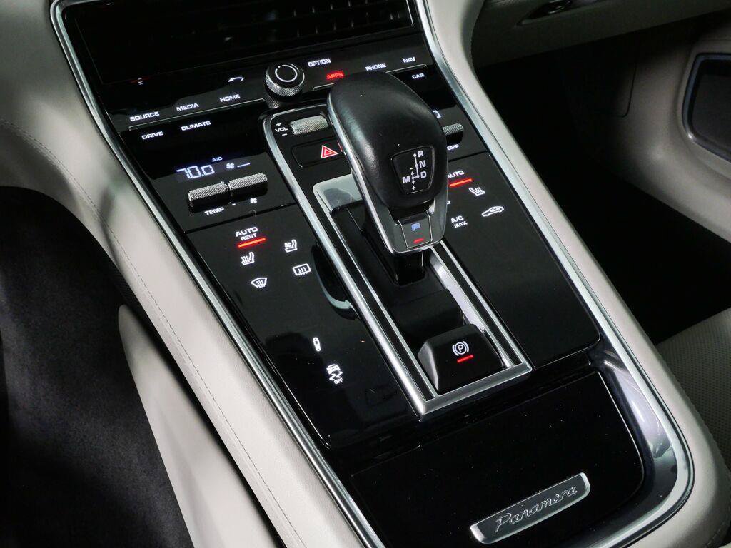 Used 2017 Porsche Panamera 4S AWD/4WD image 18
