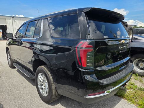 Used 2025 Chevrolet Tahoe LS RWD image 4