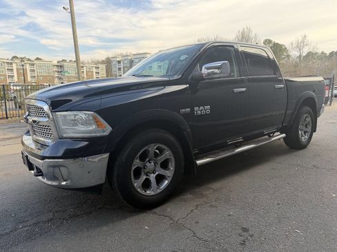 Used 2014 RAM 1500 Laramie w/ Convenience Group image 4