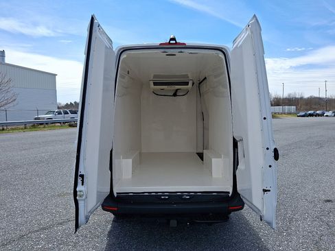 Used 2024 Mercedes-Benz Sprinter 144 Cargo image 8