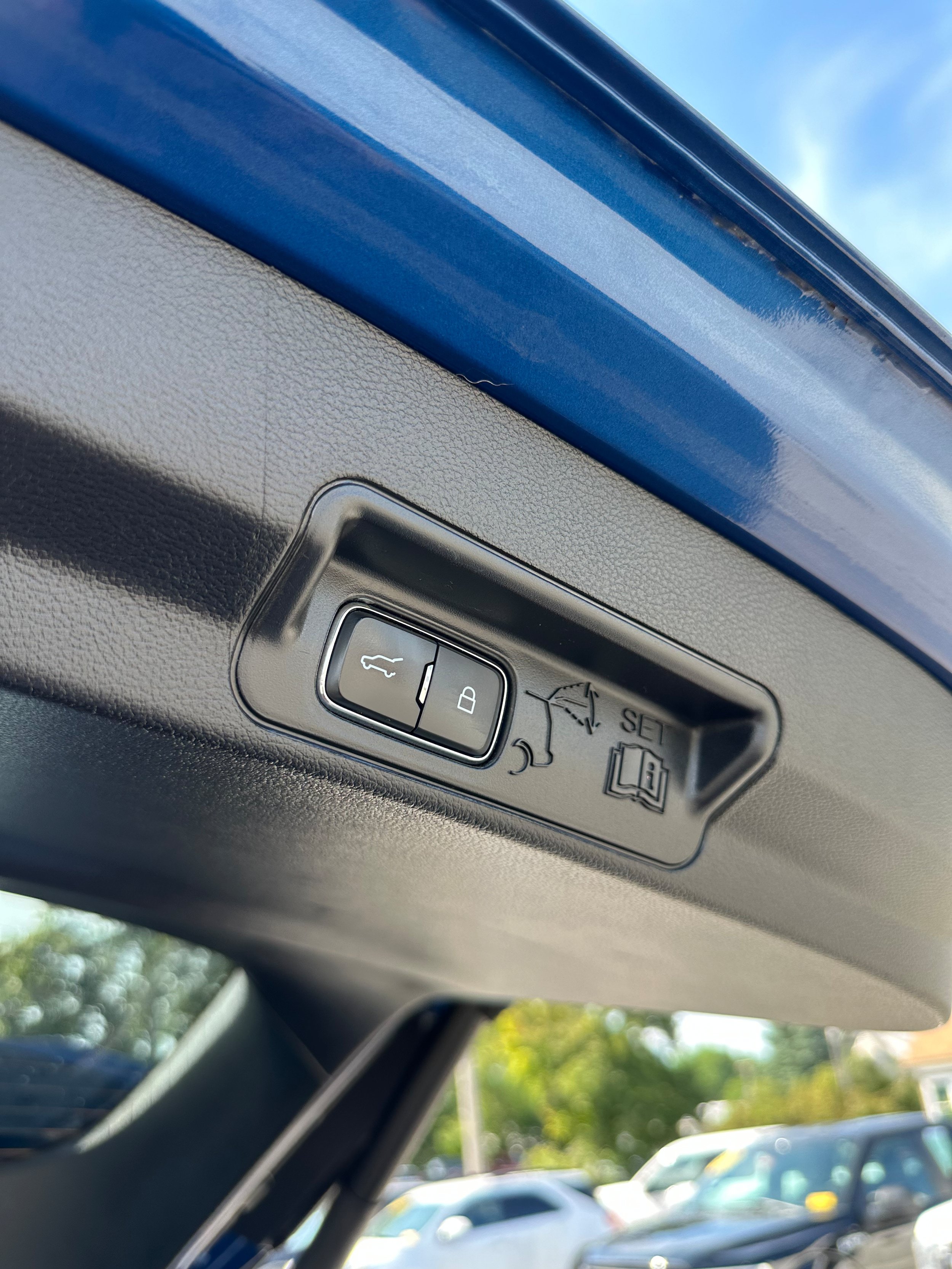 Used 2020 Ford Explorer XLT w/ Equipment Group 202A AWD/4WD image 29