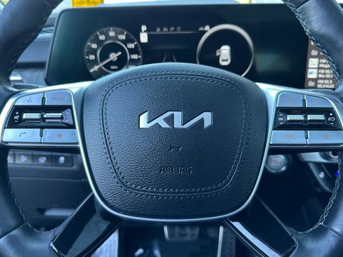 Certified 2024 Kia Telluride SX Prestige w/ Towing Package image 28
