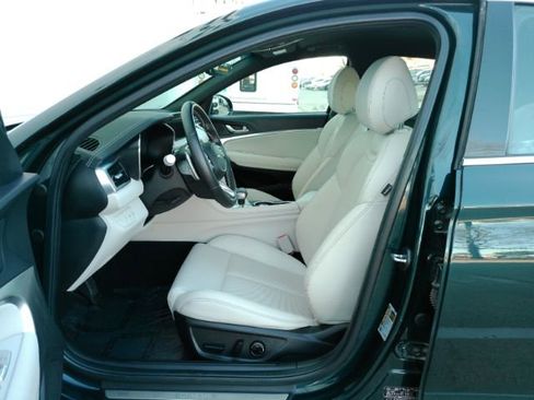 Used 2025 Genesis G70 2.5T image 14