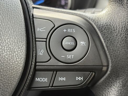 Used 2021 Toyota RAV4 XLE image 16