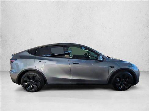 Used 2025 Tesla Model Y Long Range image 4