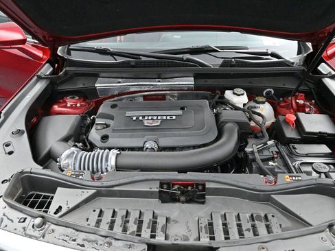 Used 2025 Cadillac XT4 Premium Luxury image 36