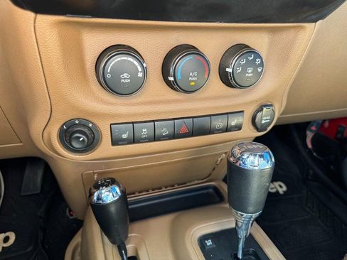 Used 2011 Jeep Wrangler Unlimited Sahara w/ Dual Top Group AWD/4WD image 15