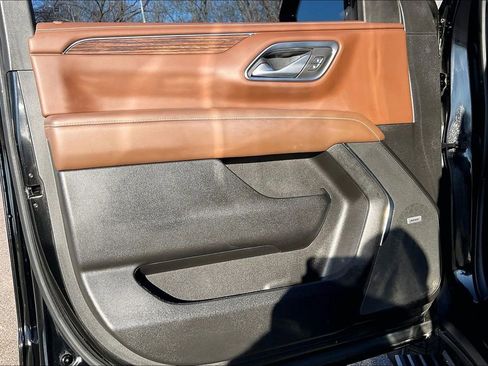 Used 2023 Chevrolet Suburban High Country image 22