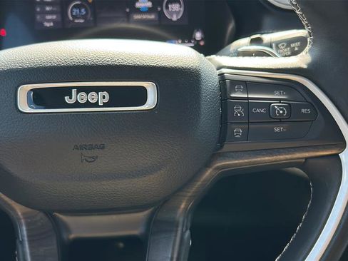 Used 2022 Jeep Grand Cherokee Limited image 27