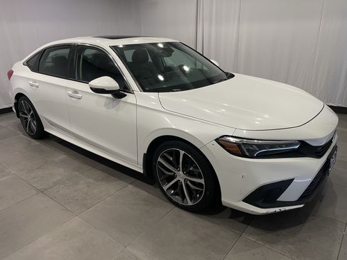 Used 2022 Honda Civic Touring image 2