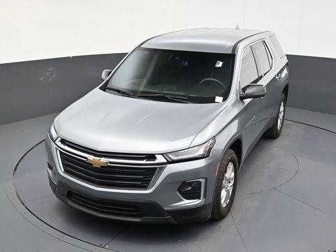 Used 2023 Chevrolet Traverse LS FWD image 19
