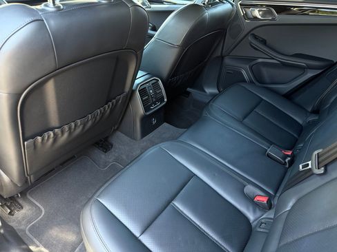 Used 2026 Porsche Macan AWD/4WD image 29