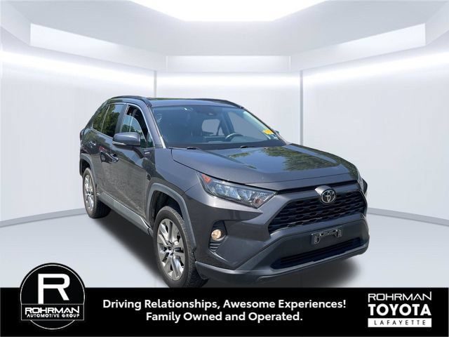 Used 2019 Toyota RAV4 XLE Premium w/ Cold Weather Package AWD/4WD image 9