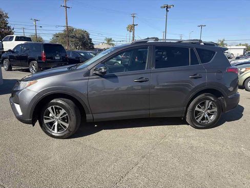 Used 2018 Toyota RAV4 XLE FWD image 2