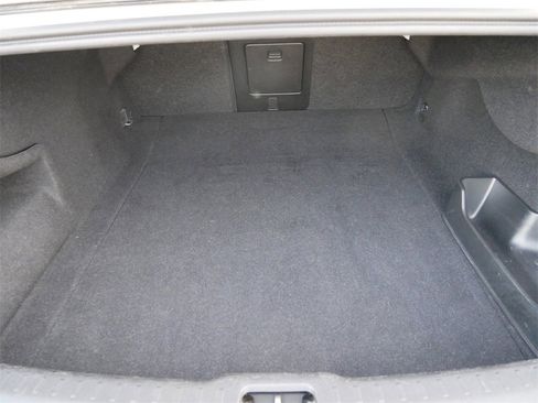 Used 2018 Volvo S90 T8 Inscription w/ Convenience Package image 10