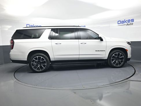 Used 2022 Chevrolet Suburban RST w/ Sport Performance Package AWD/4WD image 9