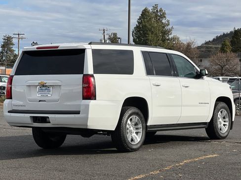 Used 2017 Chevrolet Suburban LT image 2