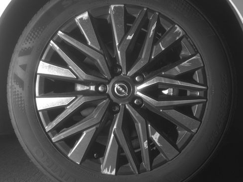 Used 2025 Nissan Altima 2.5 SV FWD image 13