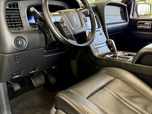 Used 2017 Lincoln Navigator L Reserve image 13