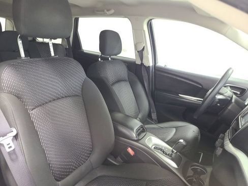Used 2020 Dodge Journey SE FWD image 9