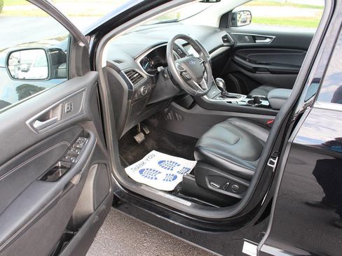 Used 2018 Ford Edge Titanium w/ Technology Package image 12